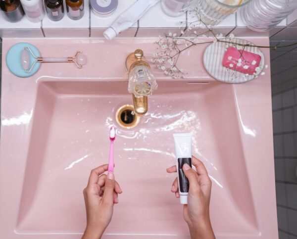 8 Ways To Keep Your Teeth Healthy Naturally